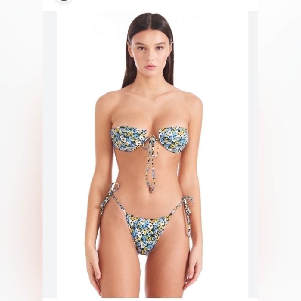 Bikini lovers set